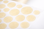 close up van Porexa acne patches met verschillende formaten hydrocolloïde pleisters